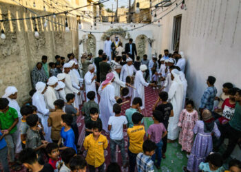روستای سهیلی قشم جهانی شد، پارو زنی در دل جنگل های حرا