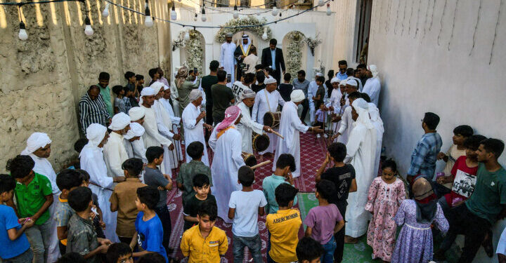 روستای سهیلی قشم جهانی شد، پارو زنی در دل جنگل های حرا